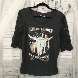 Taylor & Sage Small Gray Lace Sleeve Graphic Tee